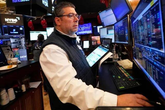 金价<strong></p>
<p>比特币等虚拟货币</strong>,突然下跌!