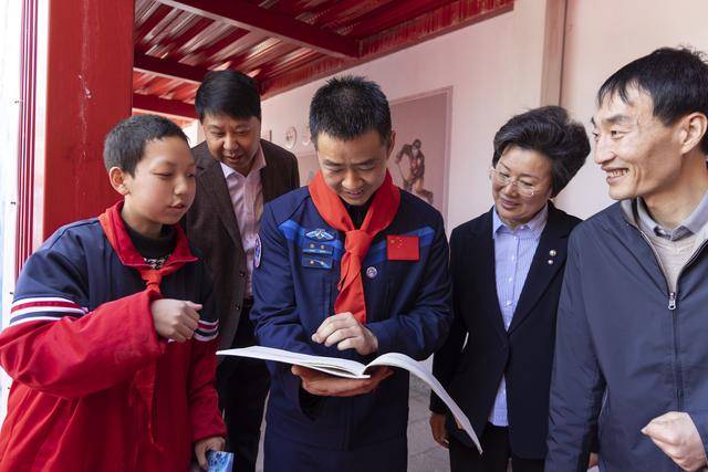 三度出征<strong></p>
<p>比特币等虚拟货币</strong>！洛阳航天英雄陈冬担任指令长