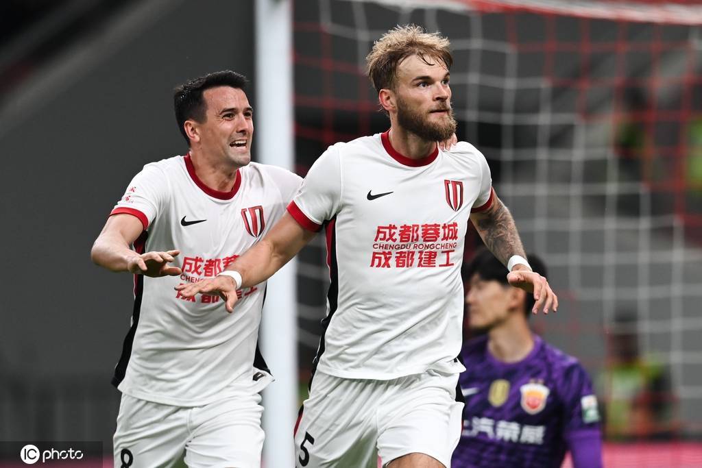 中超最佳阵容:法比奥连场造3球闪耀京鲁大战 成都3将送海港首败