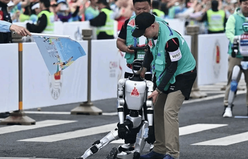 王兴兴回应宇树机器人“死机瘫<strong></p>
<p>比特币等虚拟货币</strong>了”：系失误按下急停按钮