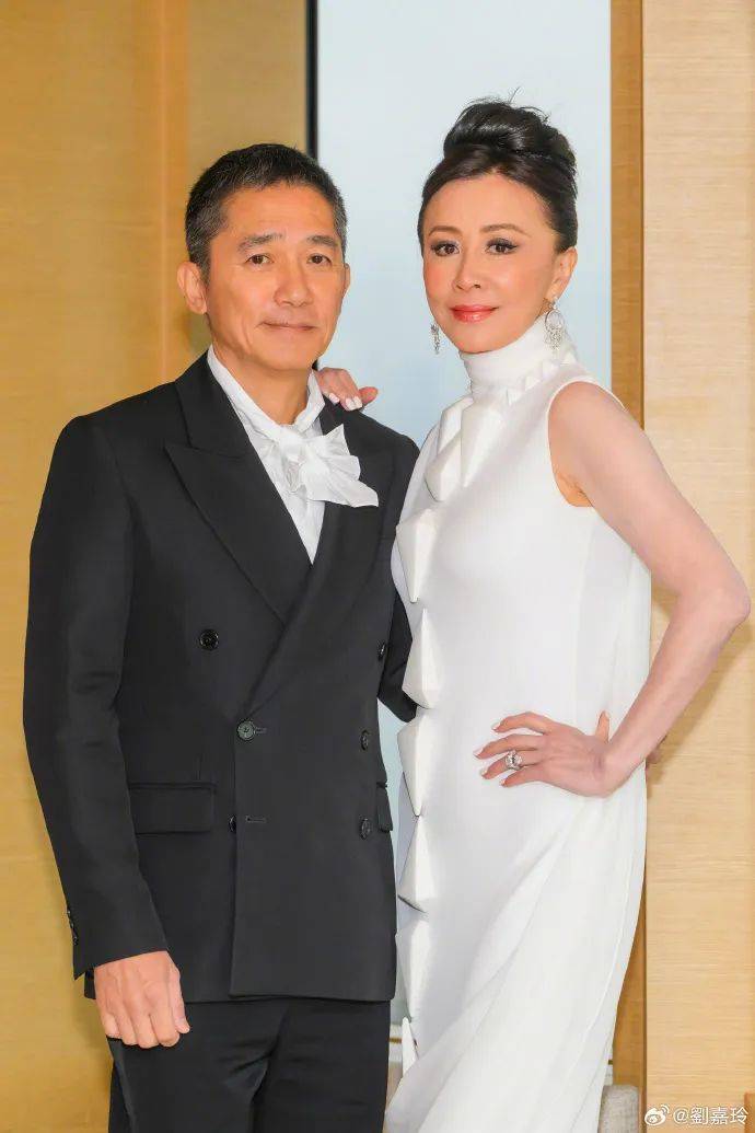 刘嘉玲连发10多张梁朝伟照片：他都不知道自己帅<strong></p>
<p>虚拟币赌币</strong>！头发白了也不肯染