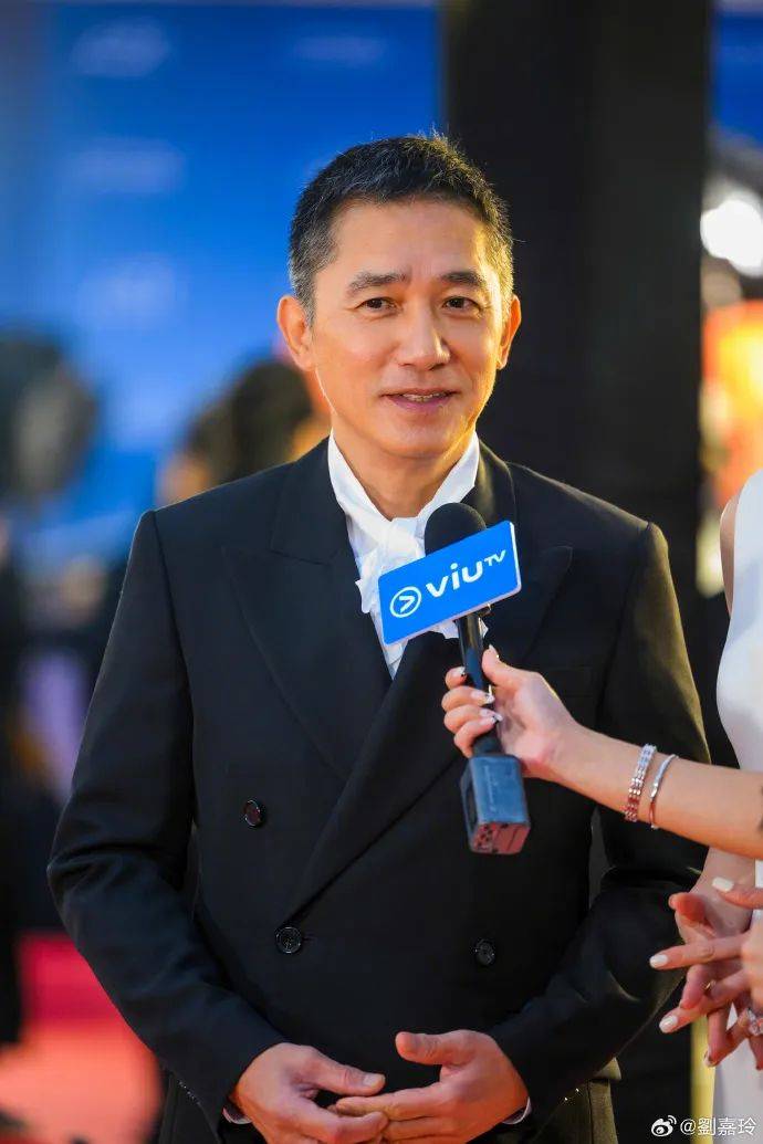 刘嘉玲连发10多张梁朝伟照片：他都不知道自己帅<strong></p>
<p>虚拟币赌币</strong>！头发白了也不肯染