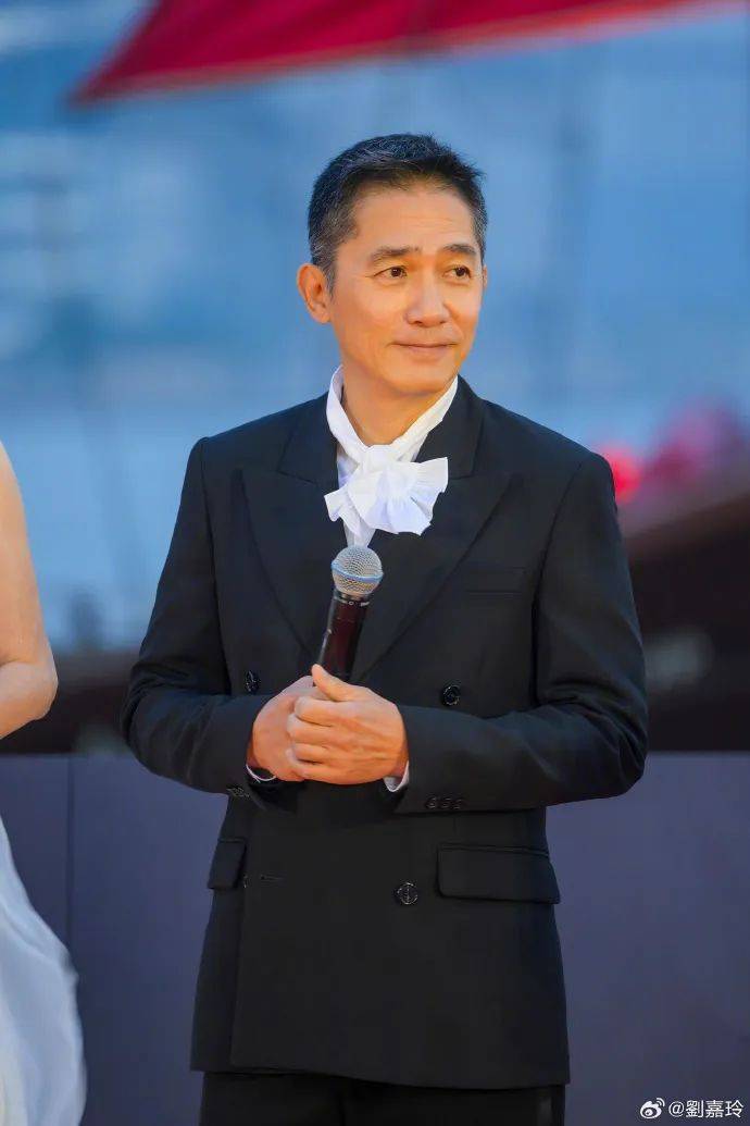 刘嘉玲连发10多张梁朝伟照片：他都不知道自己帅<strong></p>
<p>虚拟币赌币</strong>！头发白了也不肯染