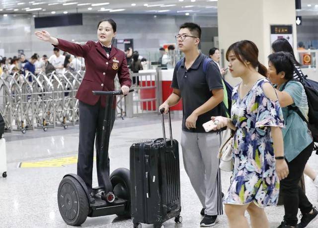 “地铁女哪吒”高煜:脚踩“流星轮”穿梭站厅第一人