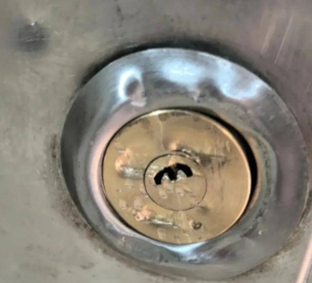 惊！佛山86岁老爸娶儿子53岁女友<strong></p>
<p>虚拟币提现</strong>，女儿抡锤砸门护房产！