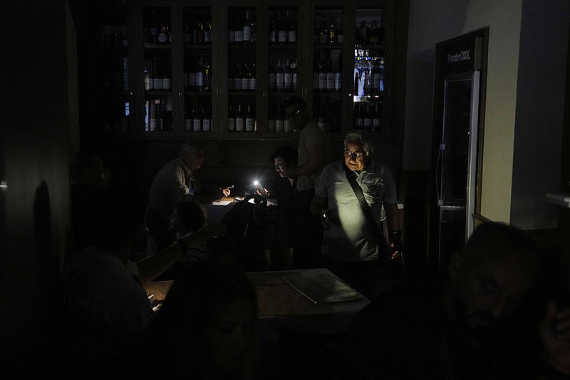 美内政部长警告：美国夏天可能面临大规模停电