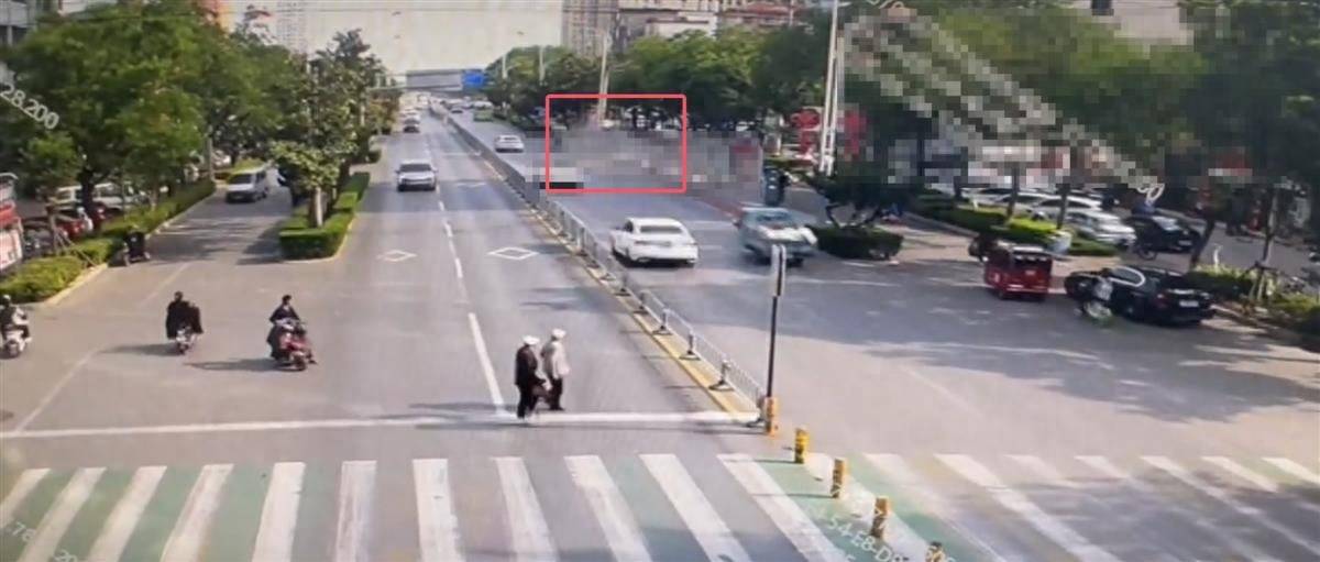 山东滕州一车辆撞向公交站台致多人倒地<strong></p>
<p>虚拟币 ICO</strong>,肇事司机被控制,案件已移交刑警