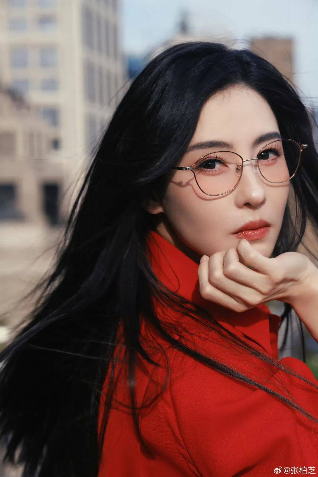 张柏芝身穿豹纹装<strong></p>
<p>虚拟币薅羊毛</strong>，时隔26年再现我养你名场面！烈焰红唇太抢镜