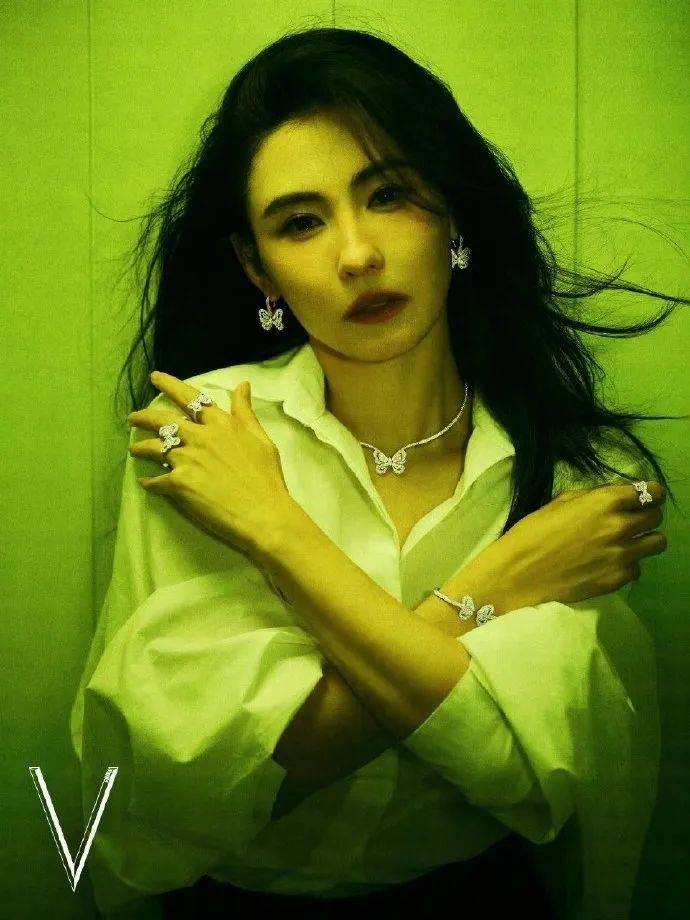 张柏芝身穿豹纹装<strong></p>
<p>虚拟币薅羊毛</strong>，时隔26年再现我养你名场面！烈焰红唇太抢镜