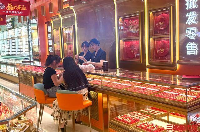 金价坐上“过山车”<strong></p>
<p>虚拟币薅羊毛</strong>，长沙有市民赚超万元 提醒：贷款买金不可取