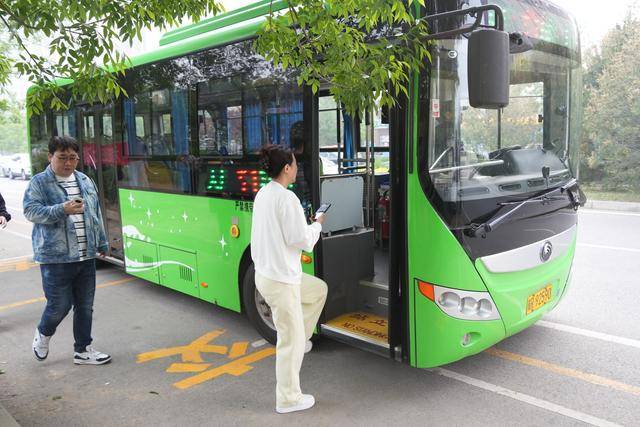 今晨<strong></p>
<p>虚拟币手机</strong>,北京首条外埠进京公交线开通运营