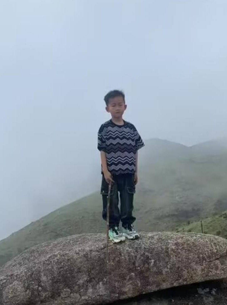 8岁男孩失联超90小时<strong></p>
<p>虚拟币手机</strong>，福建及国内多支救援队齐聚石谷解！正以目击者线索形成搜救圈
