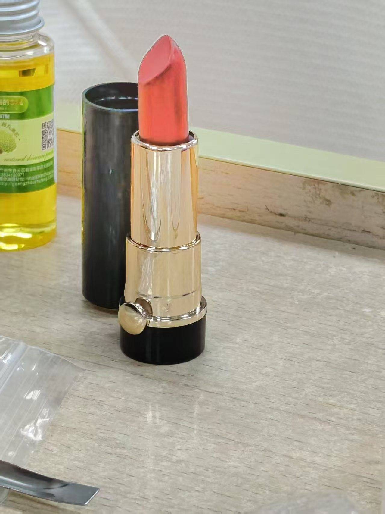 口红、面霜、爽肤水……浙江高校学生DIY纯天然化妆品<strong></p>
<p>虚拟币手机</strong>，这门课一开就是十年