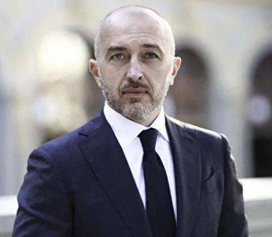 乌克兰终于恍然大悟<strong></p>
<p>区块链虚拟币交易</strong>，泽连斯基开始悄悄掉头，最大金主已早已换人！