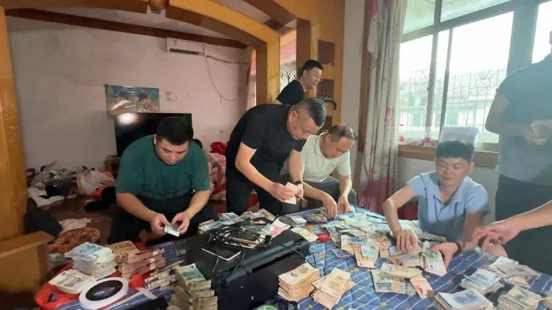 每天印多少花多少<strong></p>
<p>虚拟云币</strong>,夫妻俩家中合伙印制20多万元假币,双双被拘