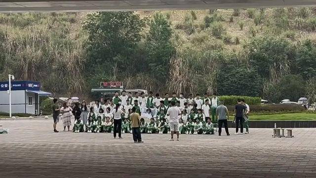 四川初三男生病重<strong></p>
<p>比特币虚拟货币</strong>，全班同学带板凳赶到医院，拍下特殊的毕业照