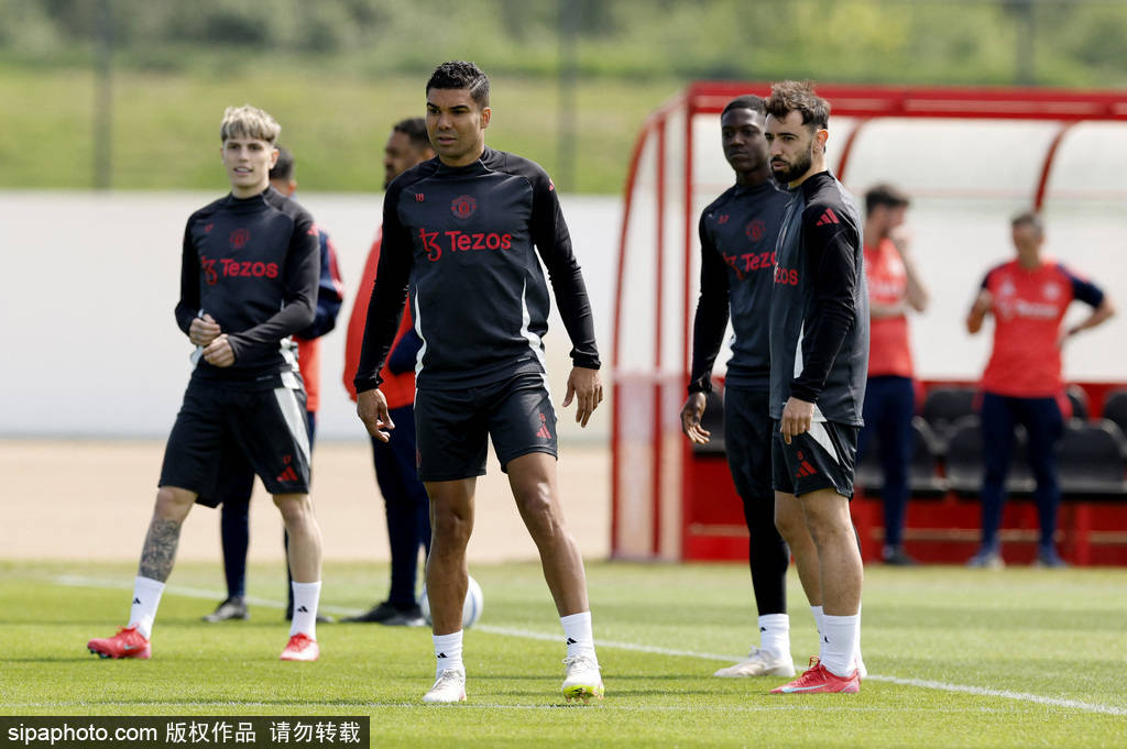 曼联重建风暴：库尼亚加盟<strong></p>
<p>区块链</strong>，阿莫林钦点三大目标，清洗名单震撼！