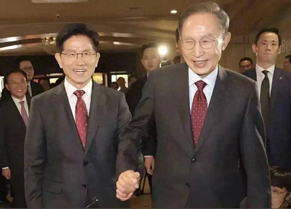 李在明胜利无望?李明博、朴槿惠联手<strong></p>
<p>区块链</strong>,韩国大选进入白热化阶段!