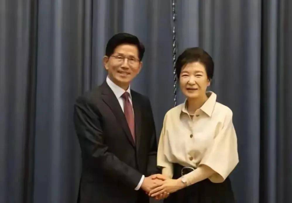 李在明胜利无望?李明博、朴槿惠联手<strong></p>
<p>区块链</strong>,韩国大选进入白热化阶段!