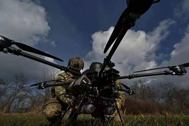 俄导弹百发百中!捣毁乌军“老巢”<strong></p>
<p>虚拟货币世界币</strong>,316架无人机全被炸成碎片