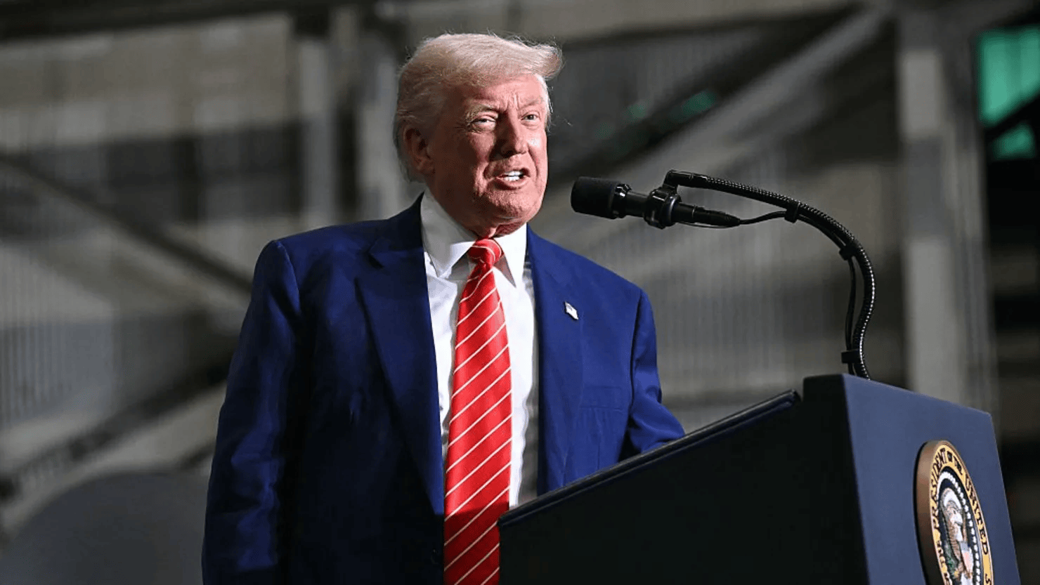 特朗普下令暂停12国公民进入美国<strong></p>
<p>虚拟币 赚</strong>，他要关上国门吗？丨国际观察