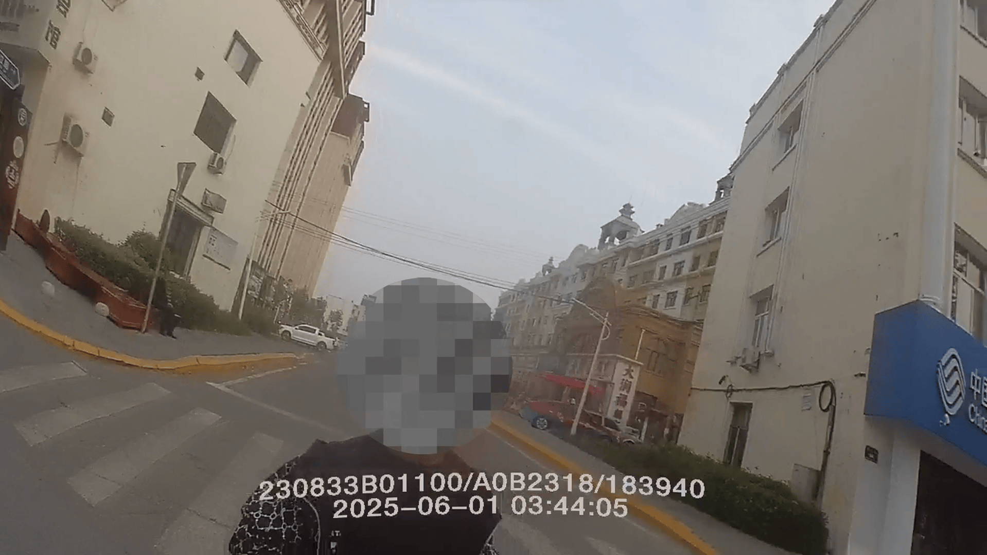 “马虎”夫妻家钥匙插门上忘拔<strong></p>
<p>虚拟币 赚</strong>，次日发现钱包竟“蒸发”了