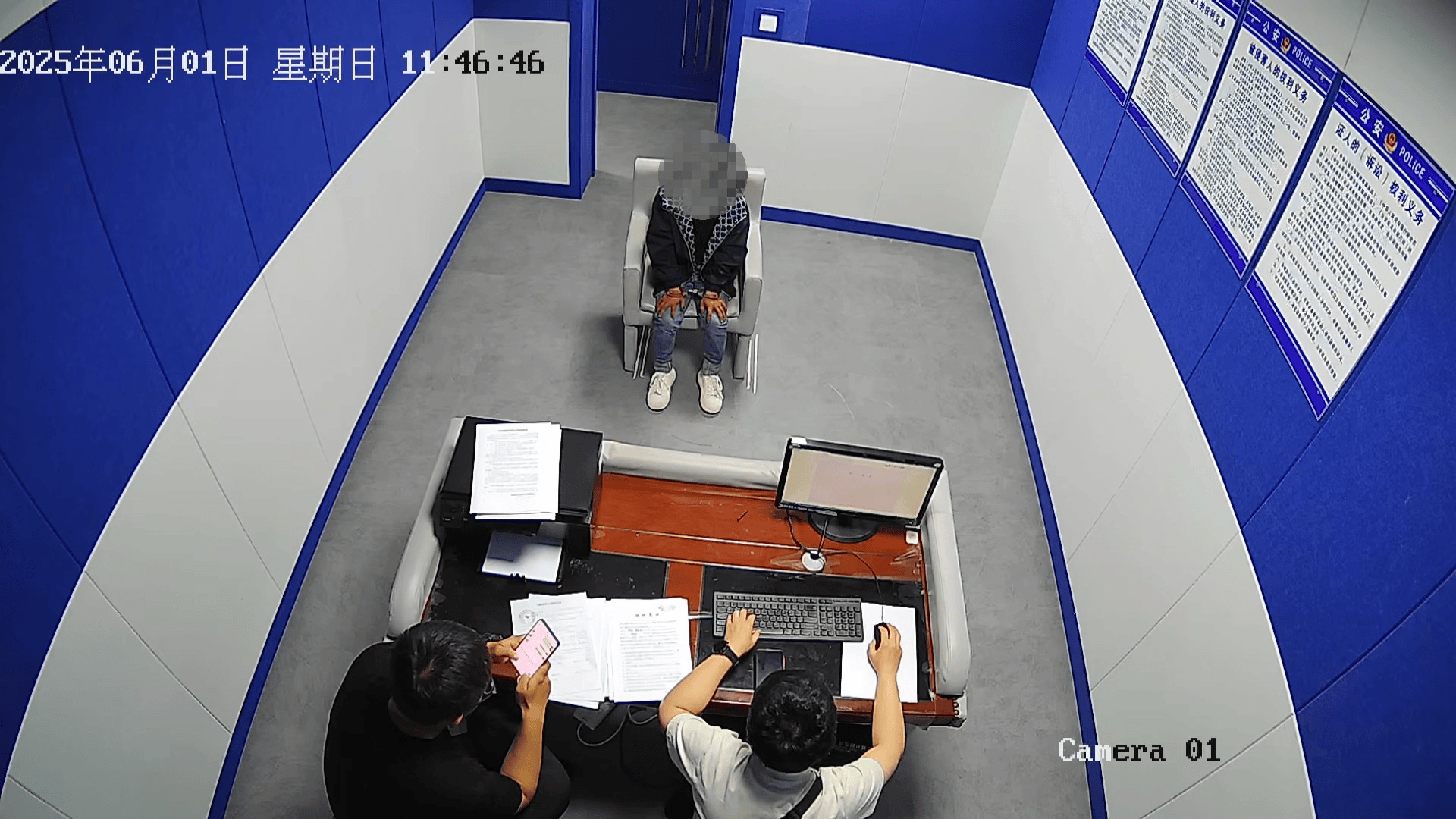 “马虎”夫妻家钥匙插门上忘拔<strong></p>
<p>虚拟币 赚</strong>，次日发现钱包竟“蒸发”了