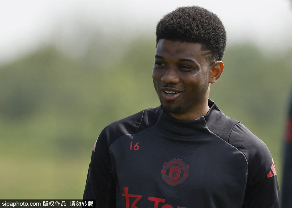 姆贝莫转会曼联惊天反转!偶像埃托奥密会<strong></p>
<p>虚拟币 赚</strong>,一席话改变命运?红魔5千万镑豪赌未来!