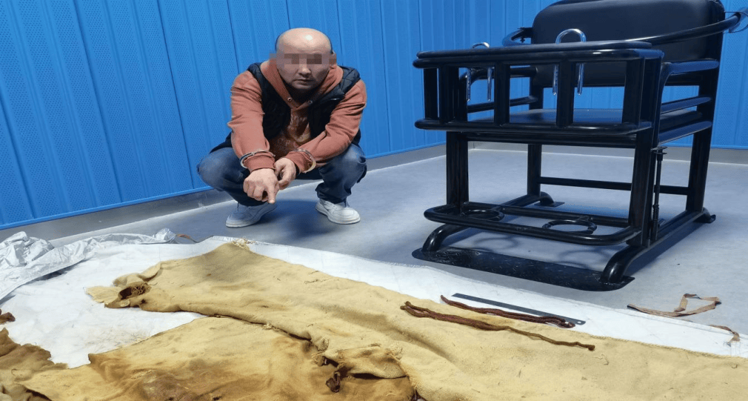 男子从干尸上扯下“裹尸布”<strong></p>
<p>虚拟币 赚</strong>,保存20年后拿出来卖?