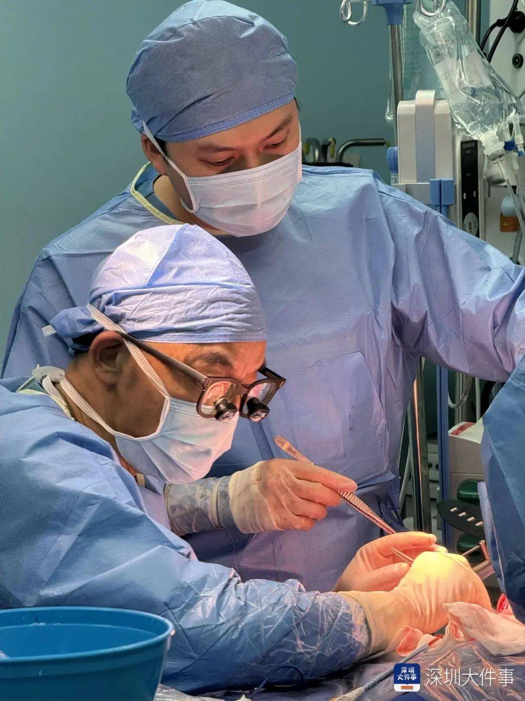 店员试衣间里一句警告<strong></p>
<p>银行虚拟币</strong>,竟救了17岁少女!一家人火速赶到深圳