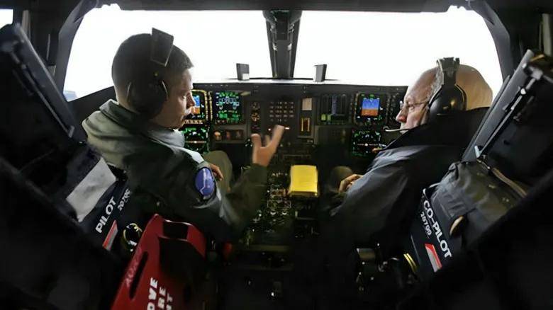 空袭伊朗的B-2座舱高清曝光<strong></p>
<p>2015虚拟币</strong>，有冰箱微波炉小零食，还能平躺睡觉