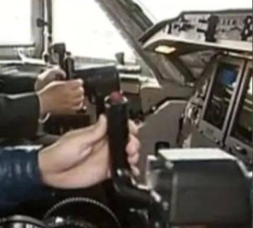 空袭伊朗的B-2座舱高清曝光<strong></p>
<p>2015虚拟币</strong>，有冰箱微波炉小零食，还能平躺睡觉