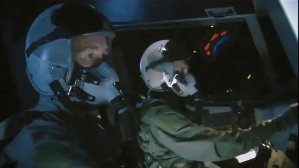 空袭伊朗的B-2座舱高清曝光<strong></p>
<p>2015虚拟币</strong>，有冰箱微波炉小零食，还能平躺睡觉