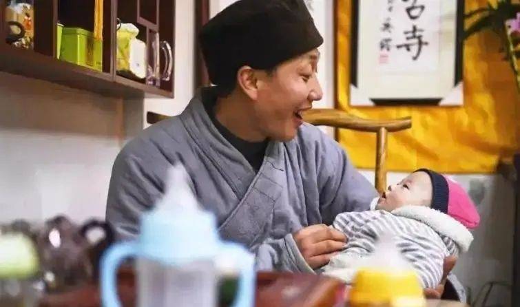 “救助百名弃婴的道禄和尚”被警方带走<strong></p>
<p>2015虚拟币</strong>,通报:善款大多用于个人高消费