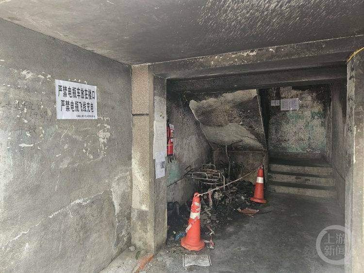 成都一小区电瓶车楼道“飞线充电”酿火灾<strong></p>
<p>虚拟币LOL</strong>,一家四口1死2伤,涉事车主被刑拘