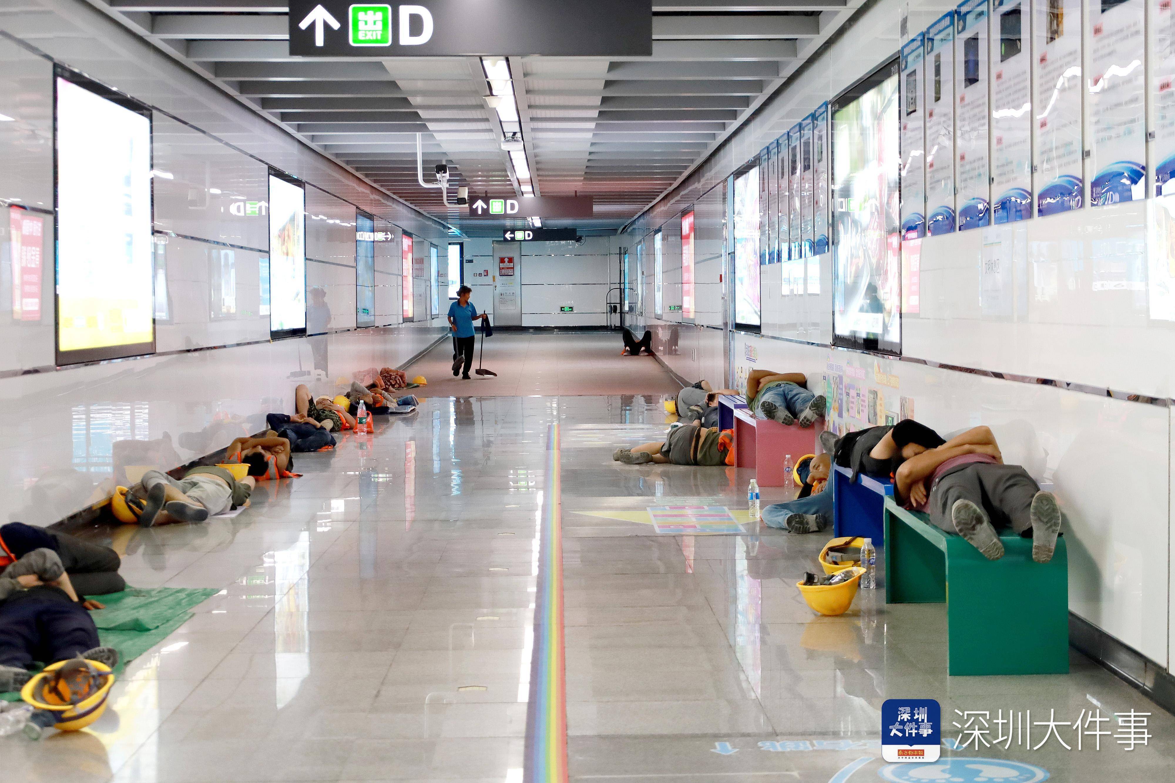 纳凉区有座椅、读书角<strong></p>
<p>虚拟币管理</strong>，深圳地铁站成市民“清凉驿站”