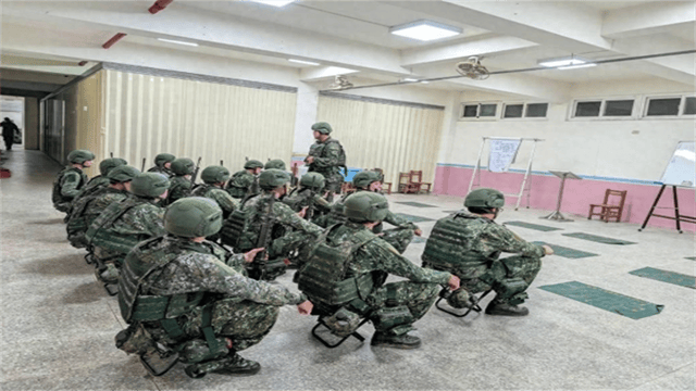 脱下军服<strong></p>
<p>虚拟币管理</strong>，400多名美军登陆台岛！不管谁来都挡不住解放军利剑