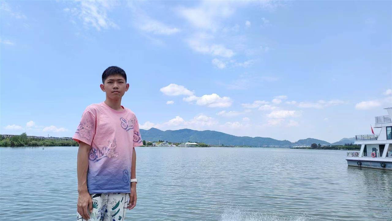 安徽一名18岁高中生坐飞机到西双版纳后失联<strong></p>
<p>虚拟币源码</strong>，景洪公安：目前没有进一步的消息