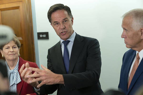 北约秘书长宣称：中国、印度和巴西等国若继续与俄罗斯做生意<strong></p>
<p>虚拟币论坛</strong>，可能会受到“二级制裁”