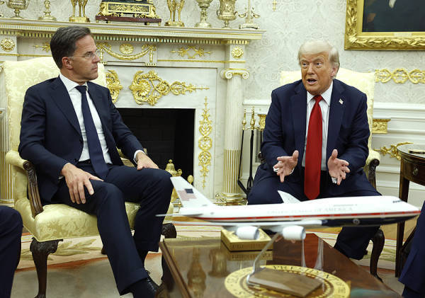 北约秘书长宣称：中国、印度和巴西等国若继续与俄罗斯做生意<strong></p>
<p>虚拟币论坛</strong>，可能会受到“二级制裁”