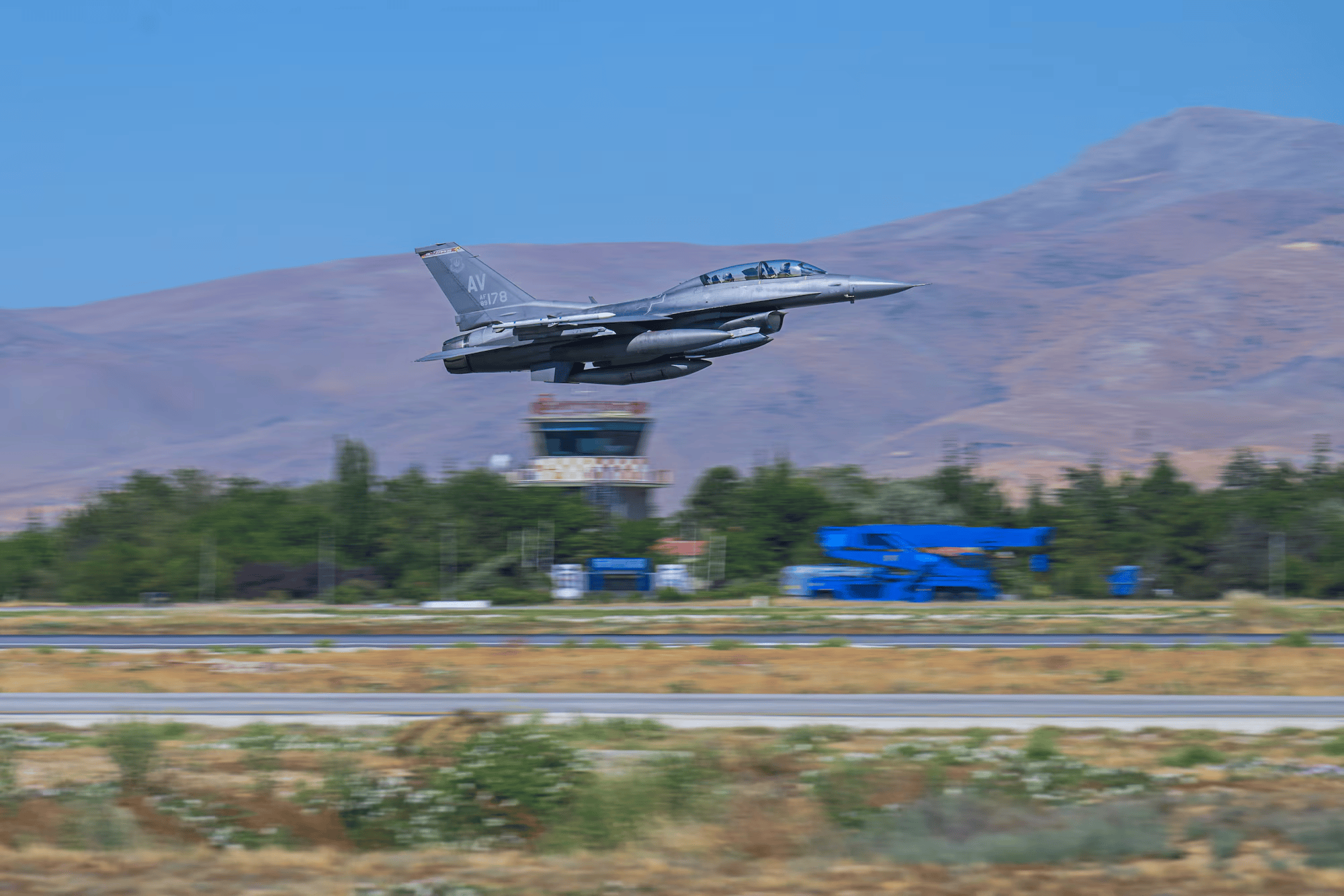 乌军F-16从北约基地出击<strong></p>
<p>虚拟币挖币机</strong>，踏破俄罗斯红线：俄朝联军将登陆敖德萨