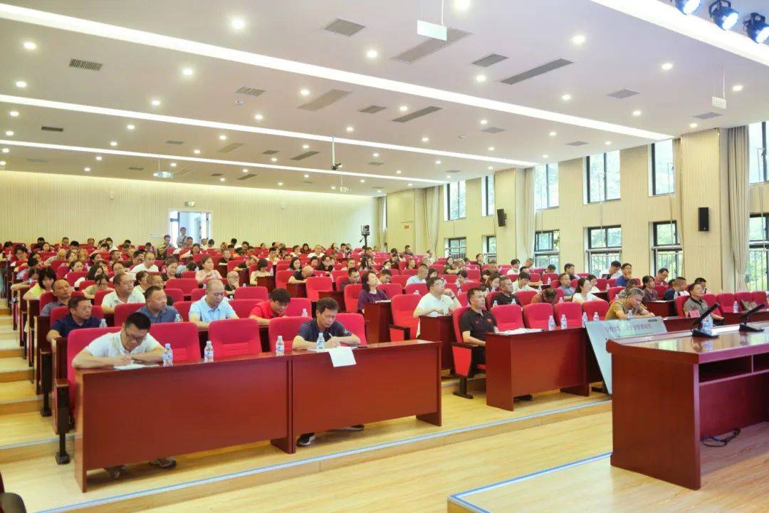 龙岩市教育局组织召开2025年全市中小学“校园餐”管理人员培训会