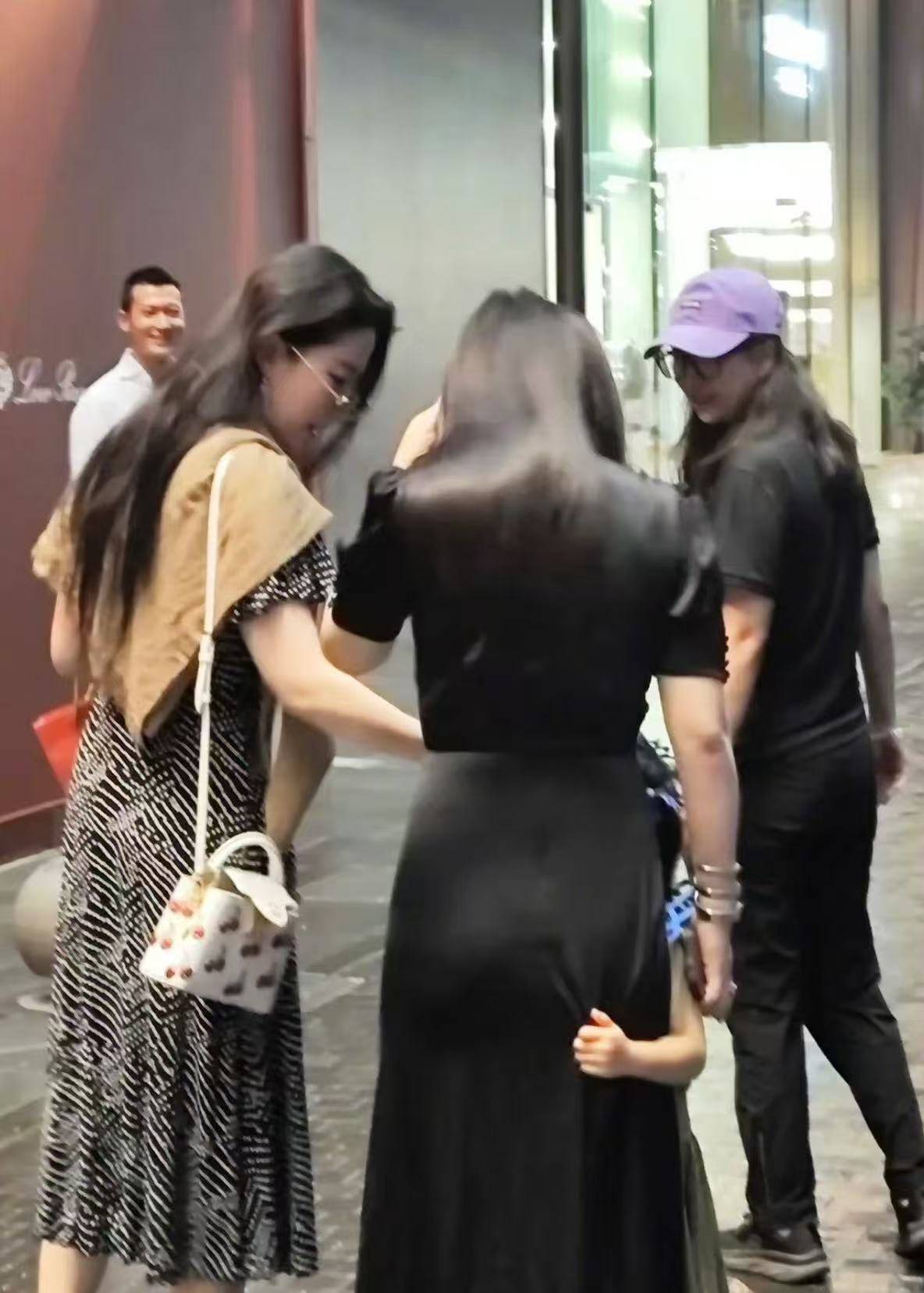 从“白幼瘦”到“气血感”<strong></p>
<p>百川币虚拟币</strong>，审美标准终于“健康”了？