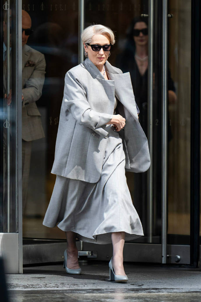 《穿PRADA的女王2》审美降级<strong></p>
<p>虚拟币赚钱么</strong>，顶级时装穿成H&amp;M？