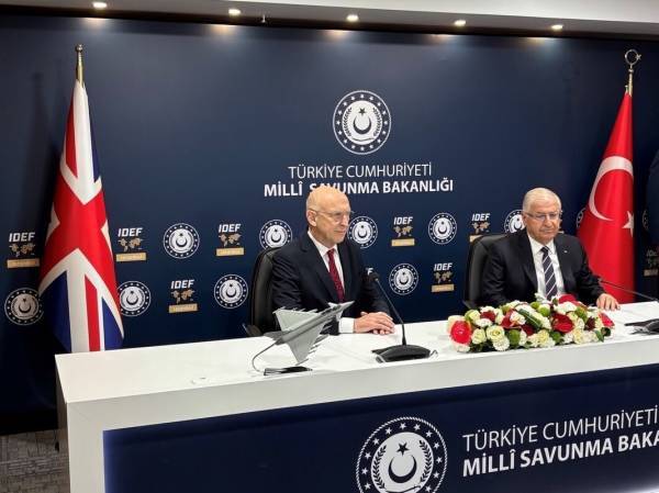 买不到F-35<strong></p>
<p>日本</strong>,不愿意买枭龙,不敢买歼-10,土耳其只能买台风了?