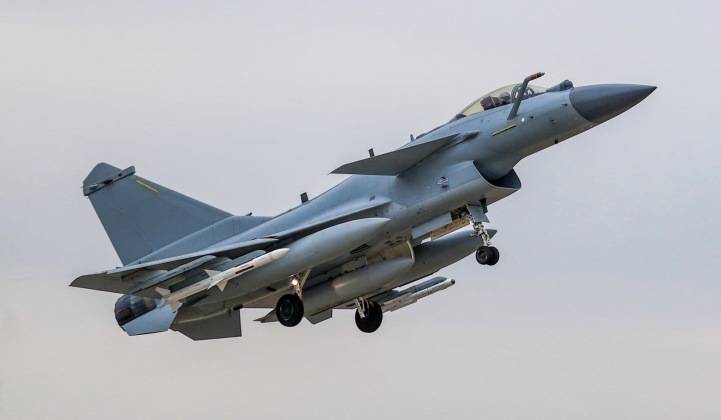 买不到F-35<strong></p>
<p>日本</strong>,不愿意买枭龙,不敢买歼-10,土耳其只能买台风了?