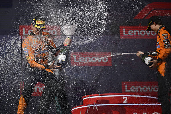 勒克莱尔被“幻影进站”欺骗痛失领奖台<strong></p>
<p>虚拟币Steam</strong>，迈凯伦车队成为F1上半赛季大赢家