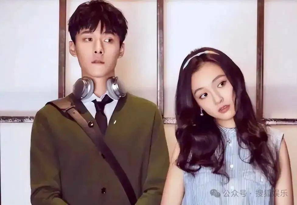 离婚三年又被拍到亲密逛超市<strong></p>
<p>电线</strong>，他俩这是纯带娃还是真复合了？