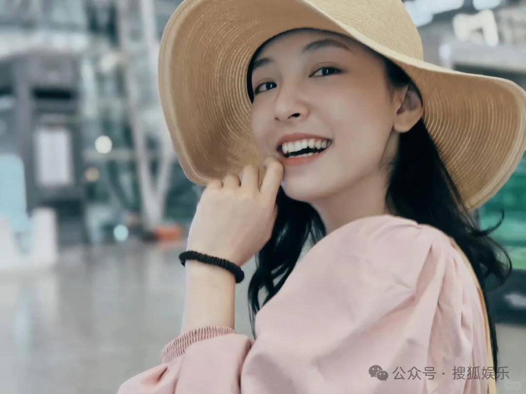 离婚三年又被拍到亲密逛超市<strong></p>
<p>电线</strong>，他俩这是纯带娃还是真复合了？