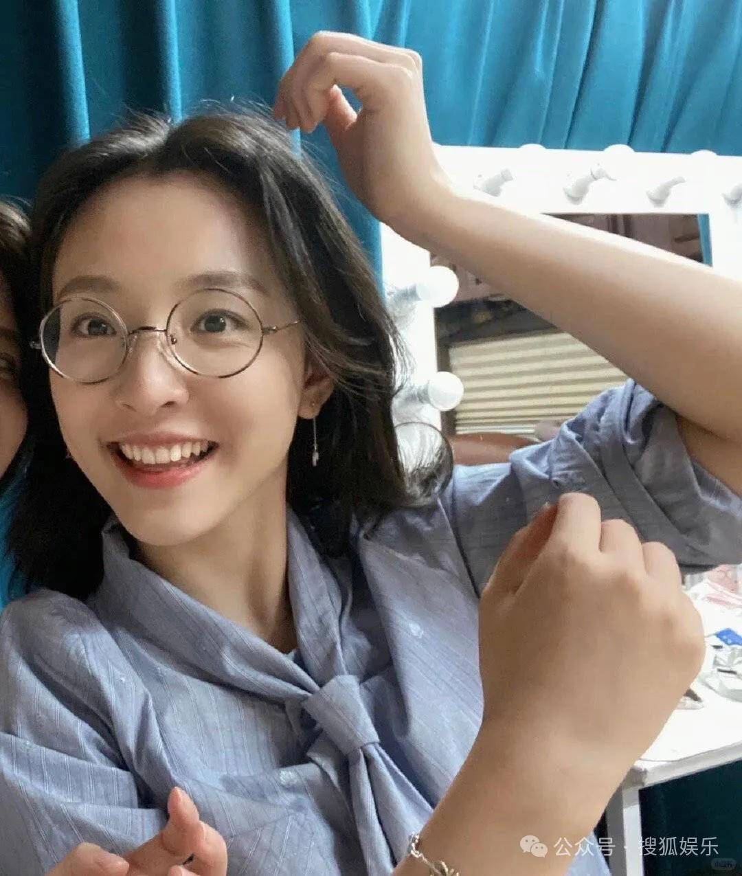 离婚三年又被拍到亲密逛超市<strong></p>
<p>电线</strong>，他俩这是纯带娃还是真复合了？